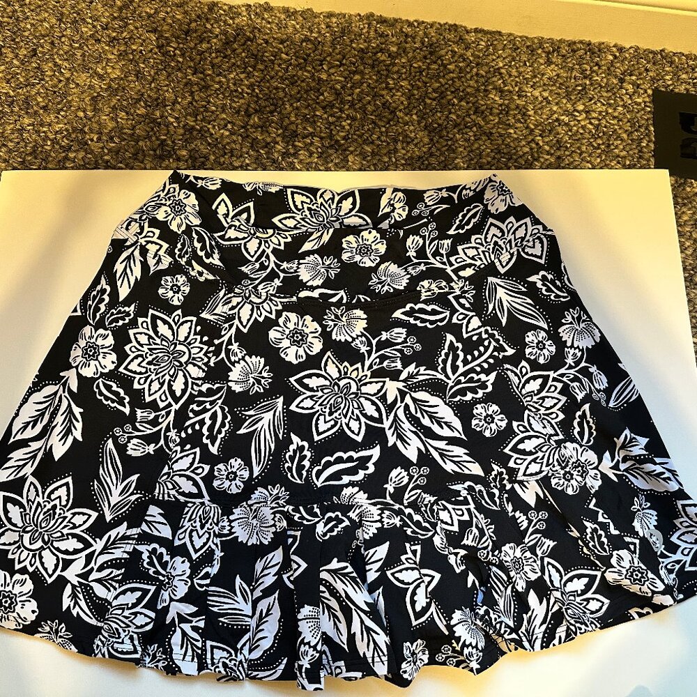 Black & White Floral Women's Skort